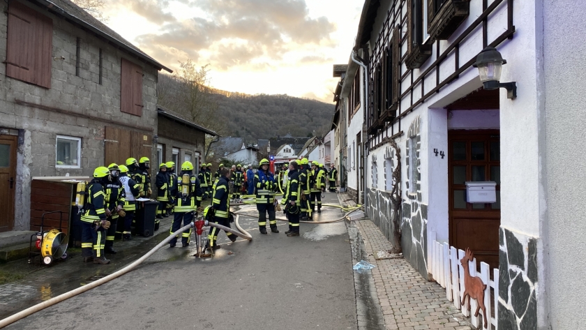 2020-01-18_B3-Gebaeudebrand_Manubach_01